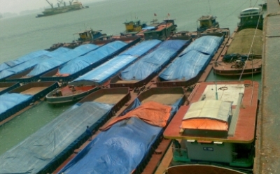 Cargo barge alongside